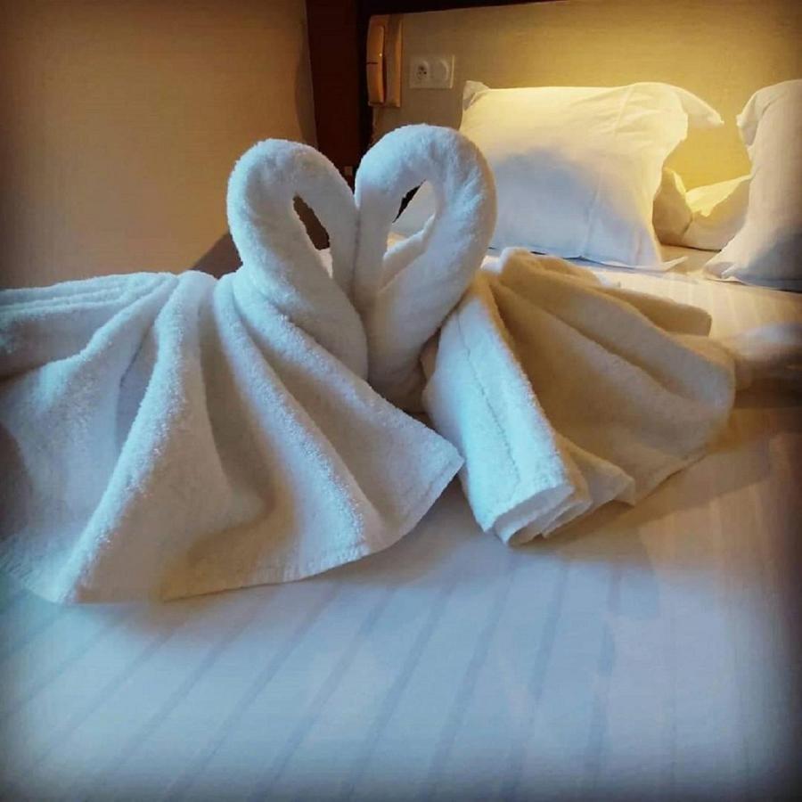 Hotel Les Gabarres Tour-de-Faure Eksteriør bilde