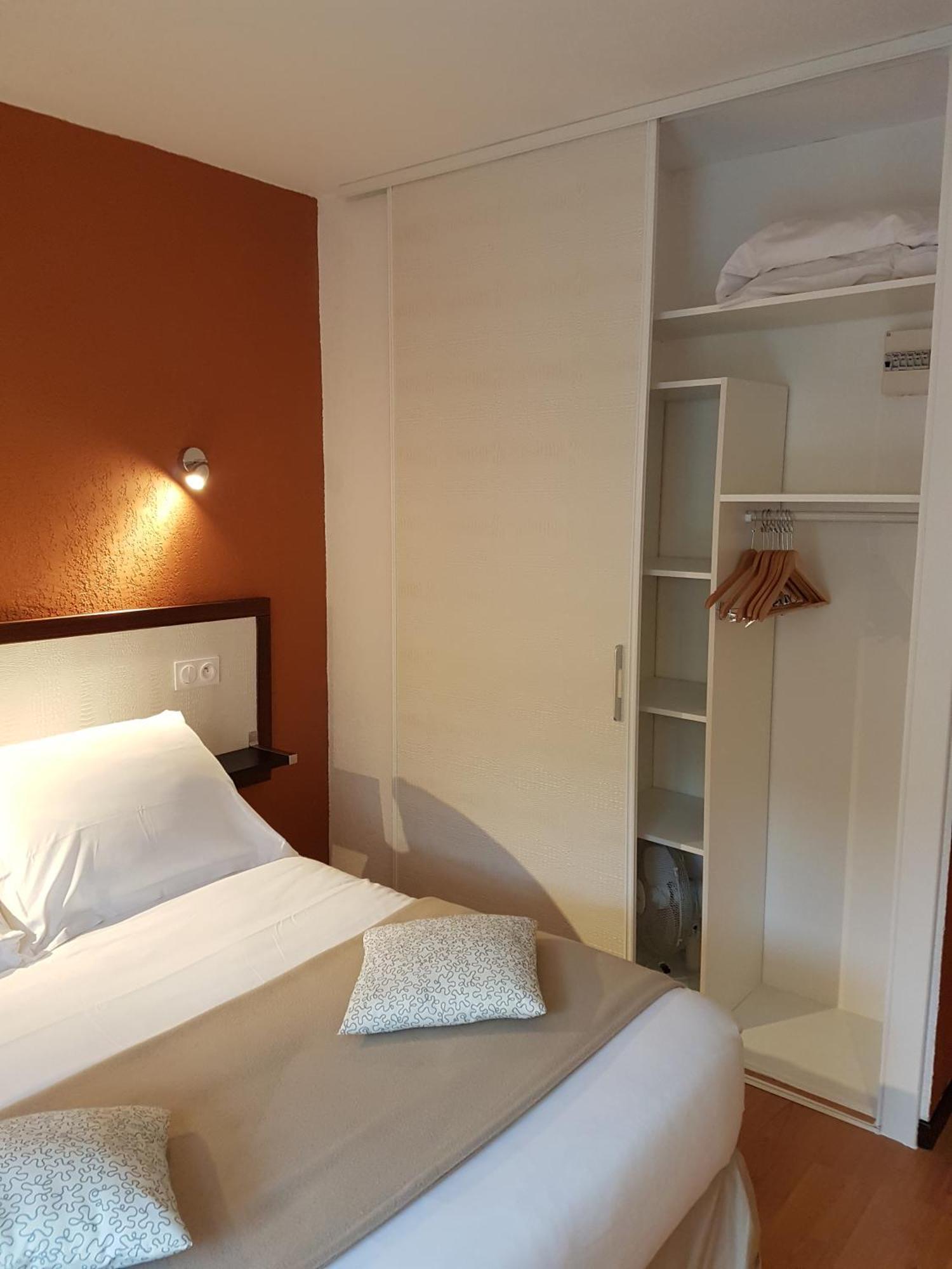Hotel Les Gabarres Tour-de-Faure Rom bilde